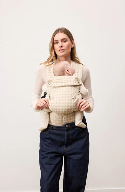 Arkemis Lumi Baby Carrier - Elegante e Confortável - Pied de Poule  Bege